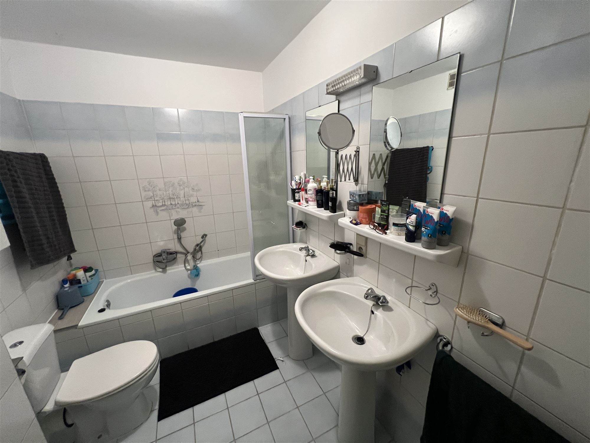 Ruim, comfortabel appartement met garage. foto 11