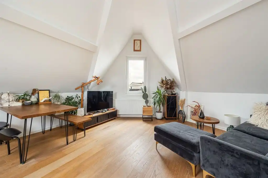 Licht hoekappartement in hartje Zurenborg foto 2