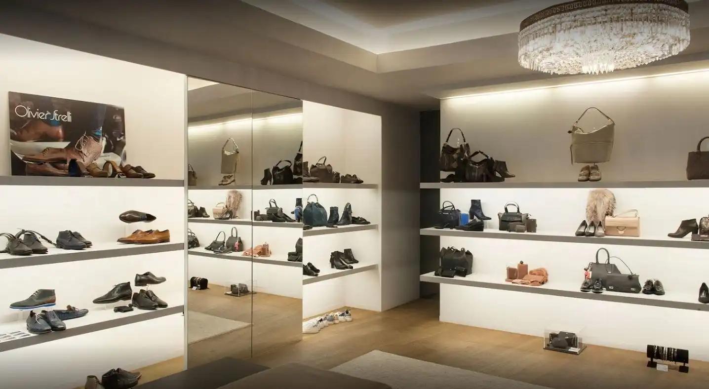 Dit prachtige handelspand bevindt zich op een toplocatie in Lokeren, in de Kerkstraat foto 4