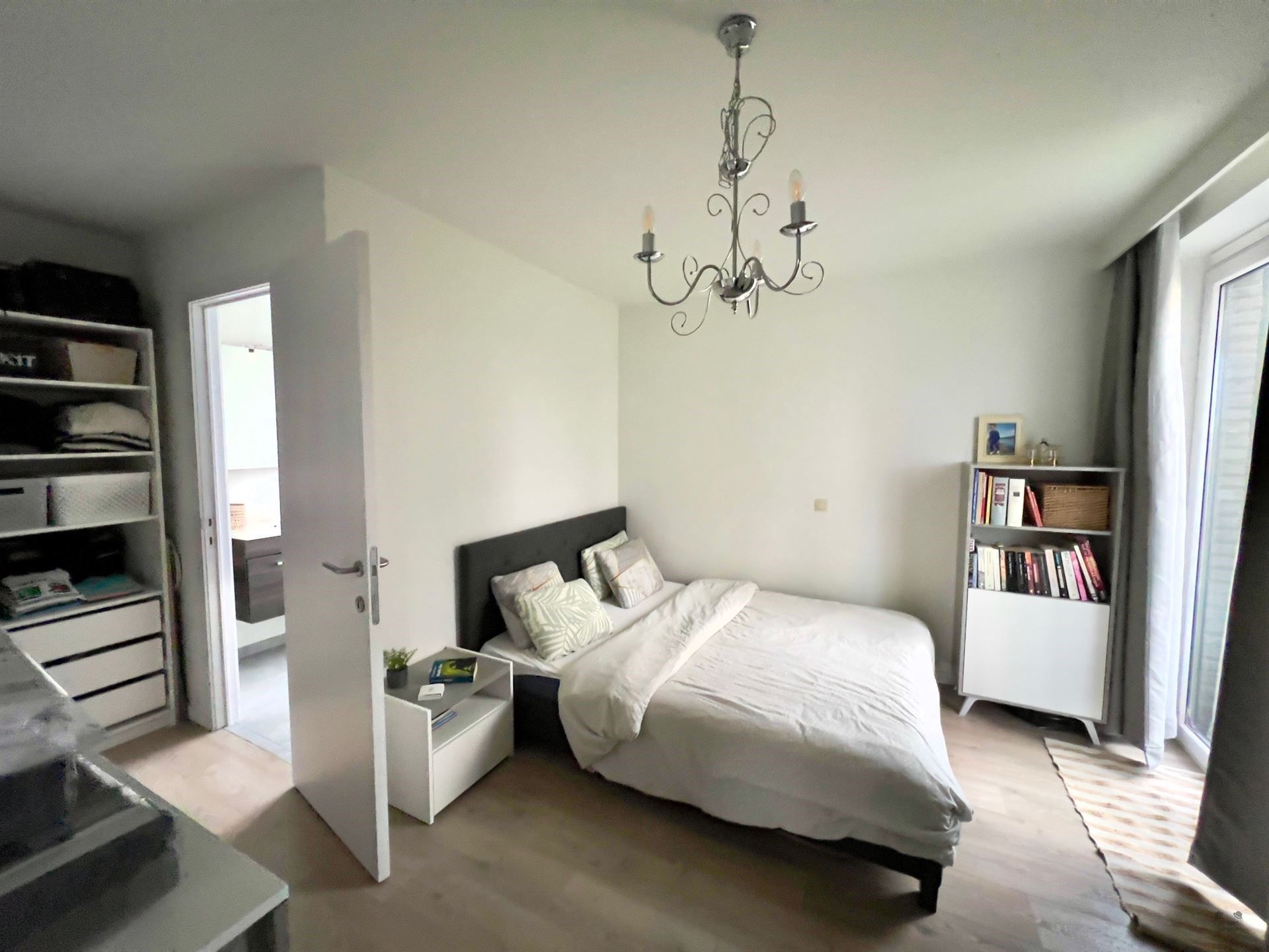 Ruim 2 slaapkamer appartement te Bredene foto 6