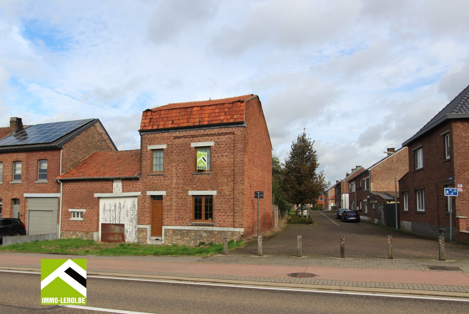 Projectgrond - Woning met diepe tuin, palend aan 3 straten foto {{pictureIndex}}