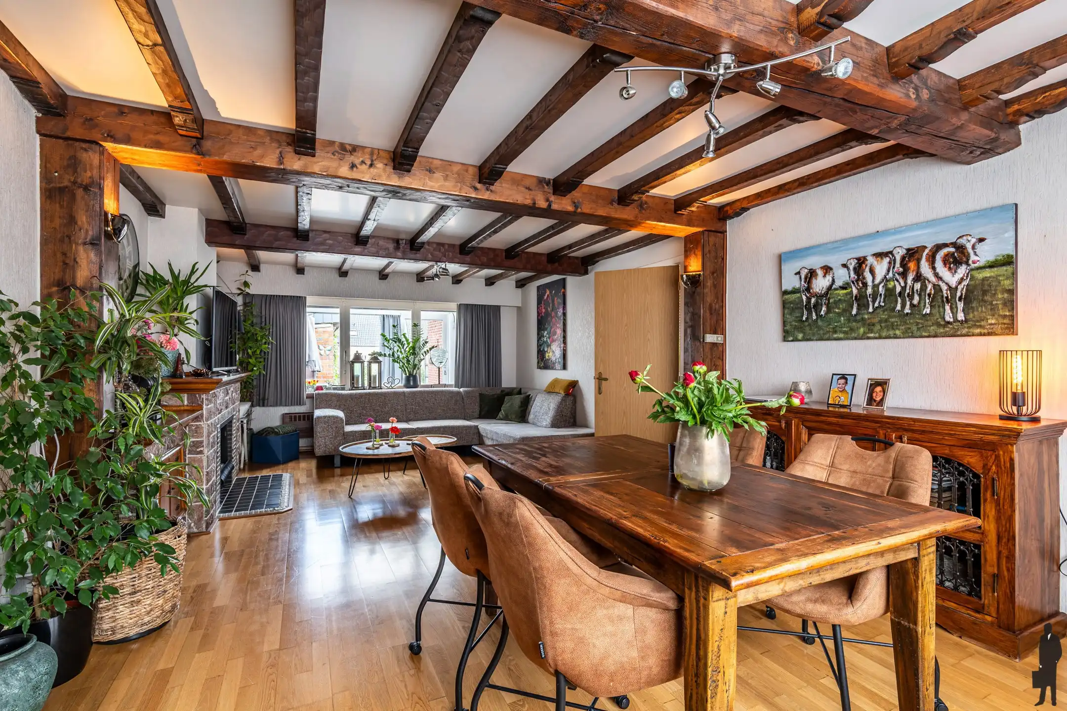 Gelegen te Minderhout, vinden we deze vrijstaande woning met 3 slpk. op ca. 561m². foto 6