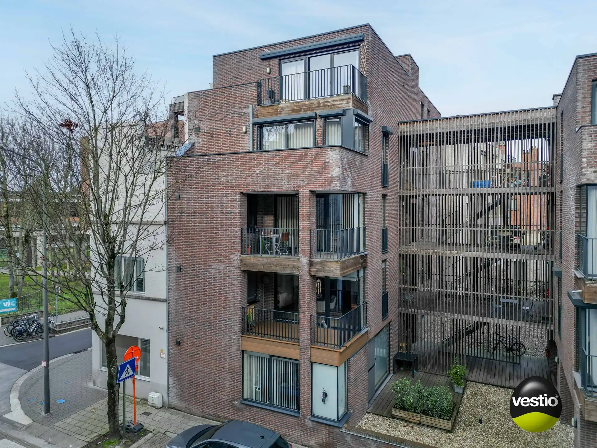 RUIM, MODERN APPARTEMENT 120 M² MET 3 SLAAPKAMERS foto 36