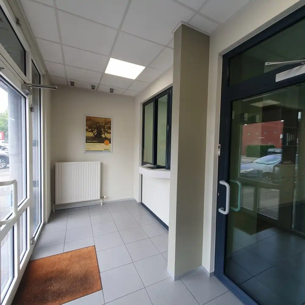 Handelspand met goede zichtbaarheid in het centrum van Neerpelt foto 3