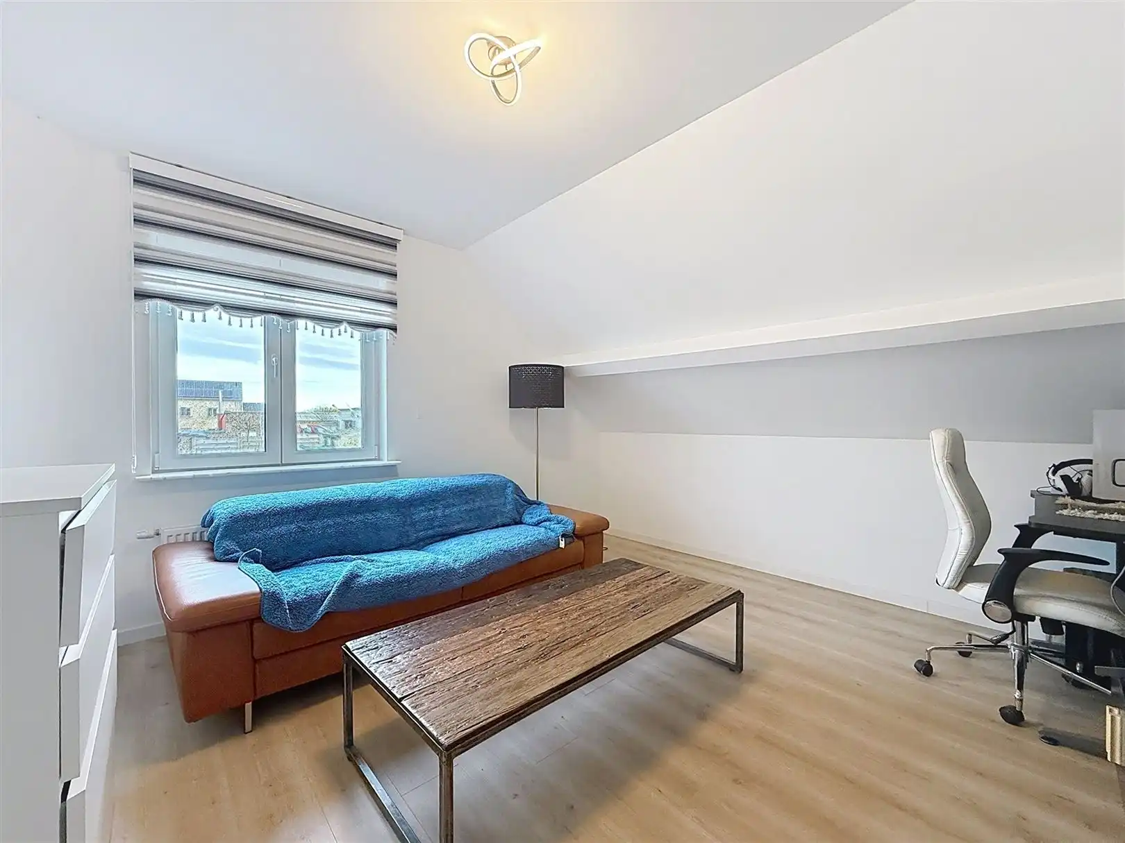 Ruime gerenoveerde woning, 5 slpks, 2 bdks, tuin, 11a 11ca  foto 24