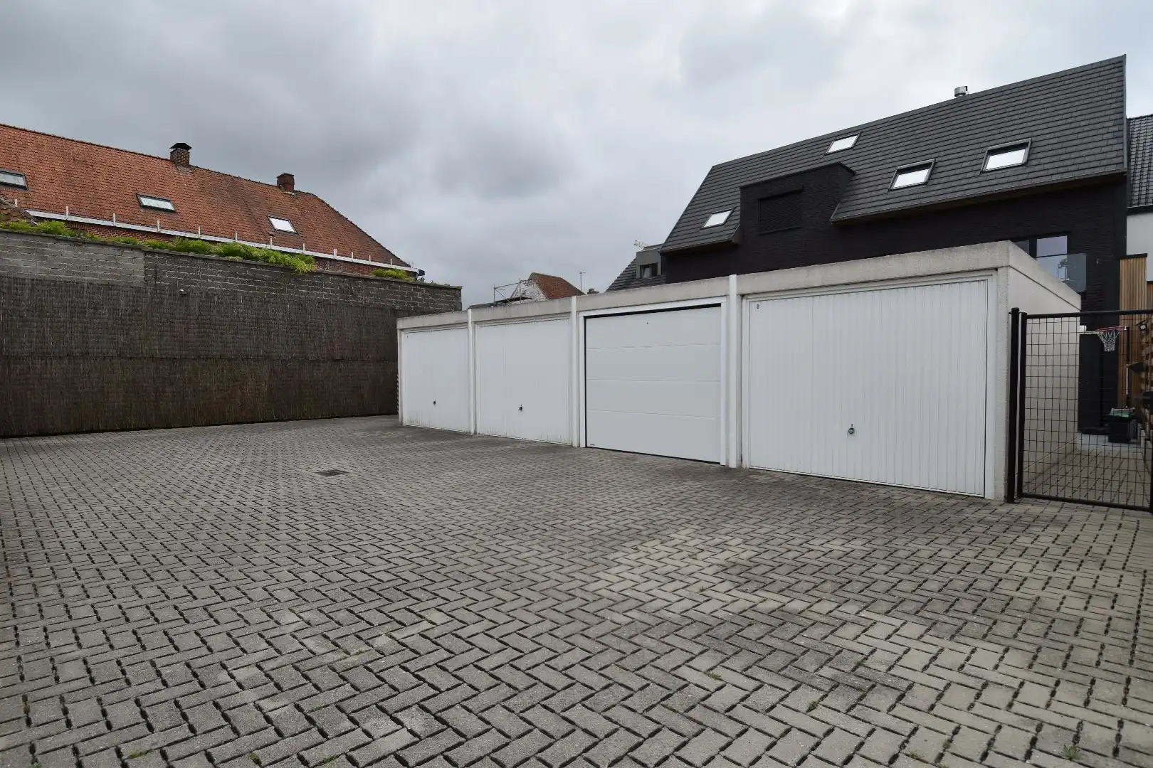Recent appartement met 2 slaapkamers, ruim zonnig terras én zolder te koop in Sint-Eloois-Winkel foto 16
