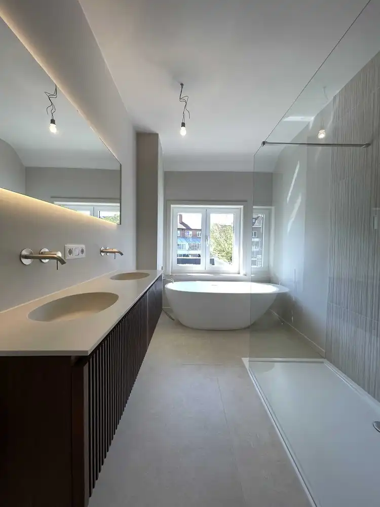 Smaakvol gerenoveerde woning met stadstuin foto 19