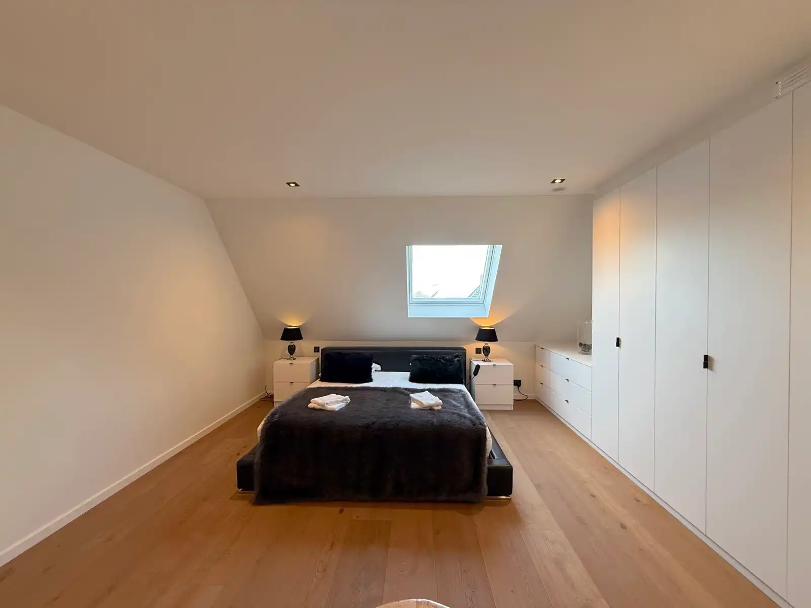 Gemeubeld appartement met 3 slaapkamers, terras en garage foto 26