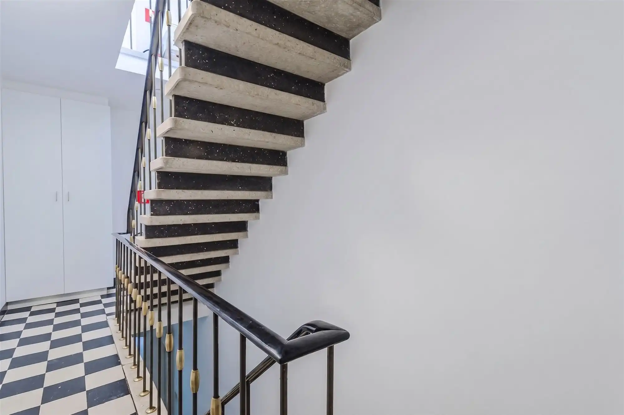 Opbrengsteigendom met 3 verhuurde appartementen foto 14
