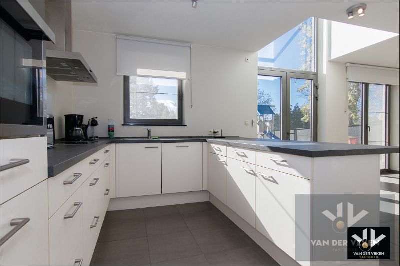 Moderne Gezinswoning aan de rand van de natuur foto 12