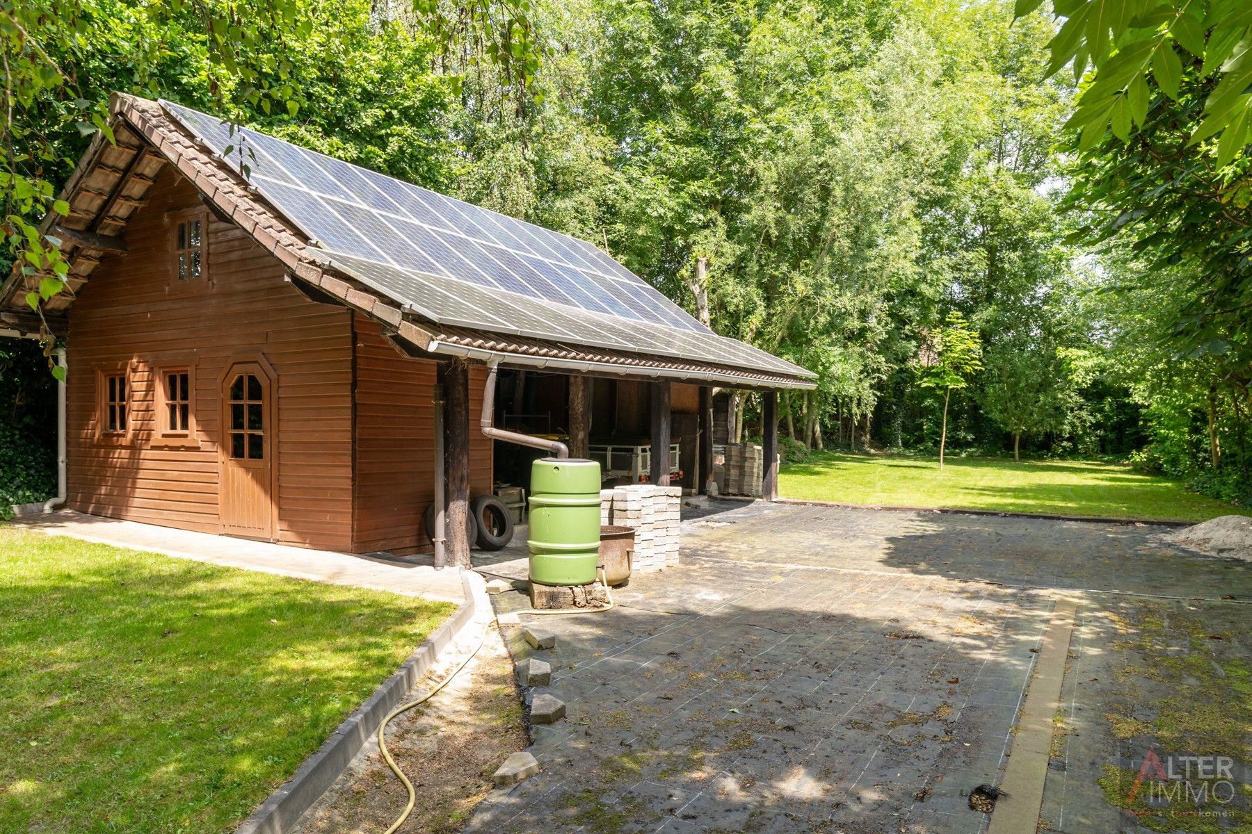 Uitstekend gelegen woning met 3 slaapkamers, prachtig zwembad en groot bijgebouw geschikt als paardenverblijf op een royaal perceel van 20a 45ca. foto 31