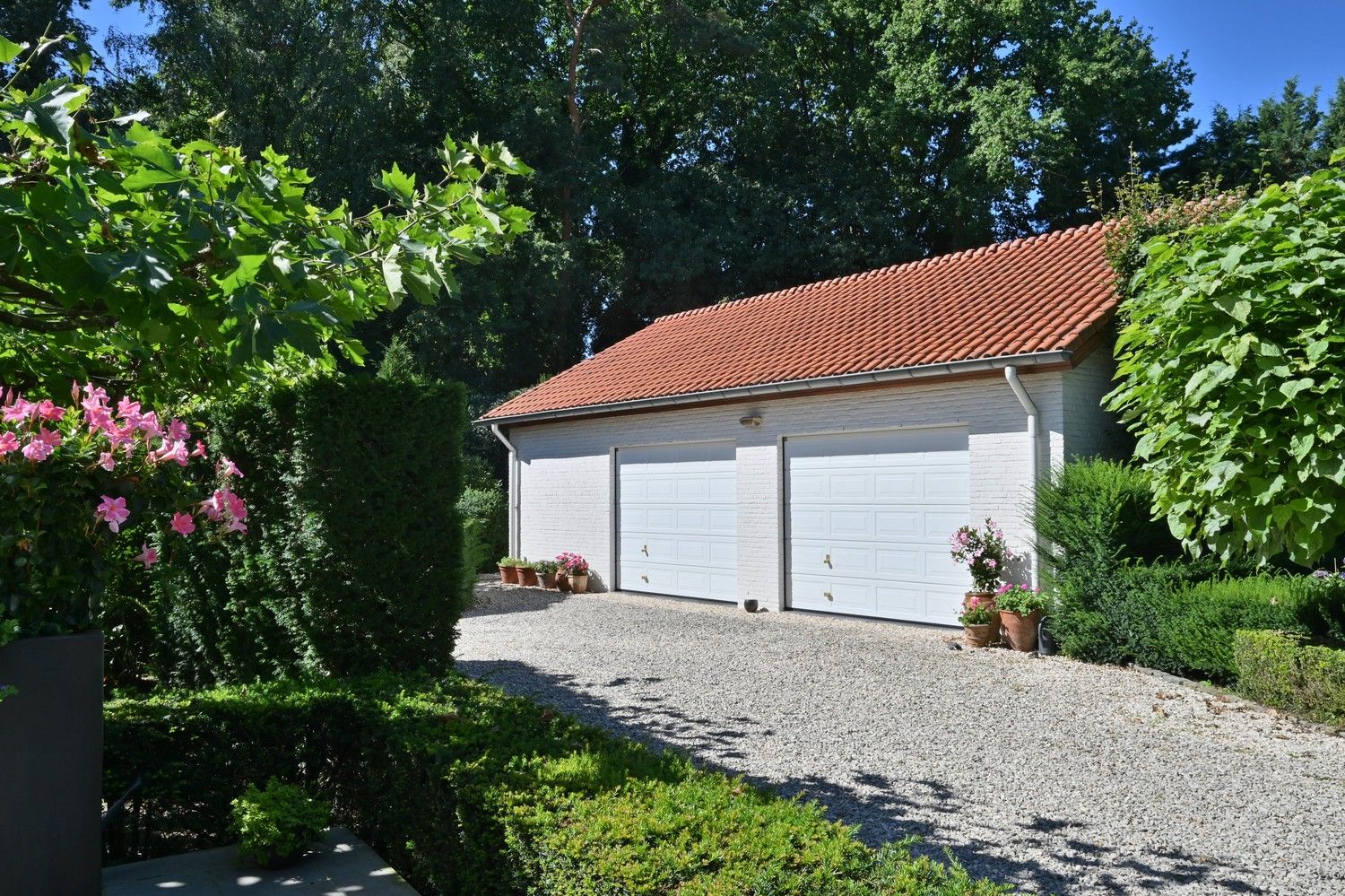 Exclusief afgewerkte villa met parktuin en zwembad, rustig gelegen in villawijk aan bosrand Hoge Kempen foto 27