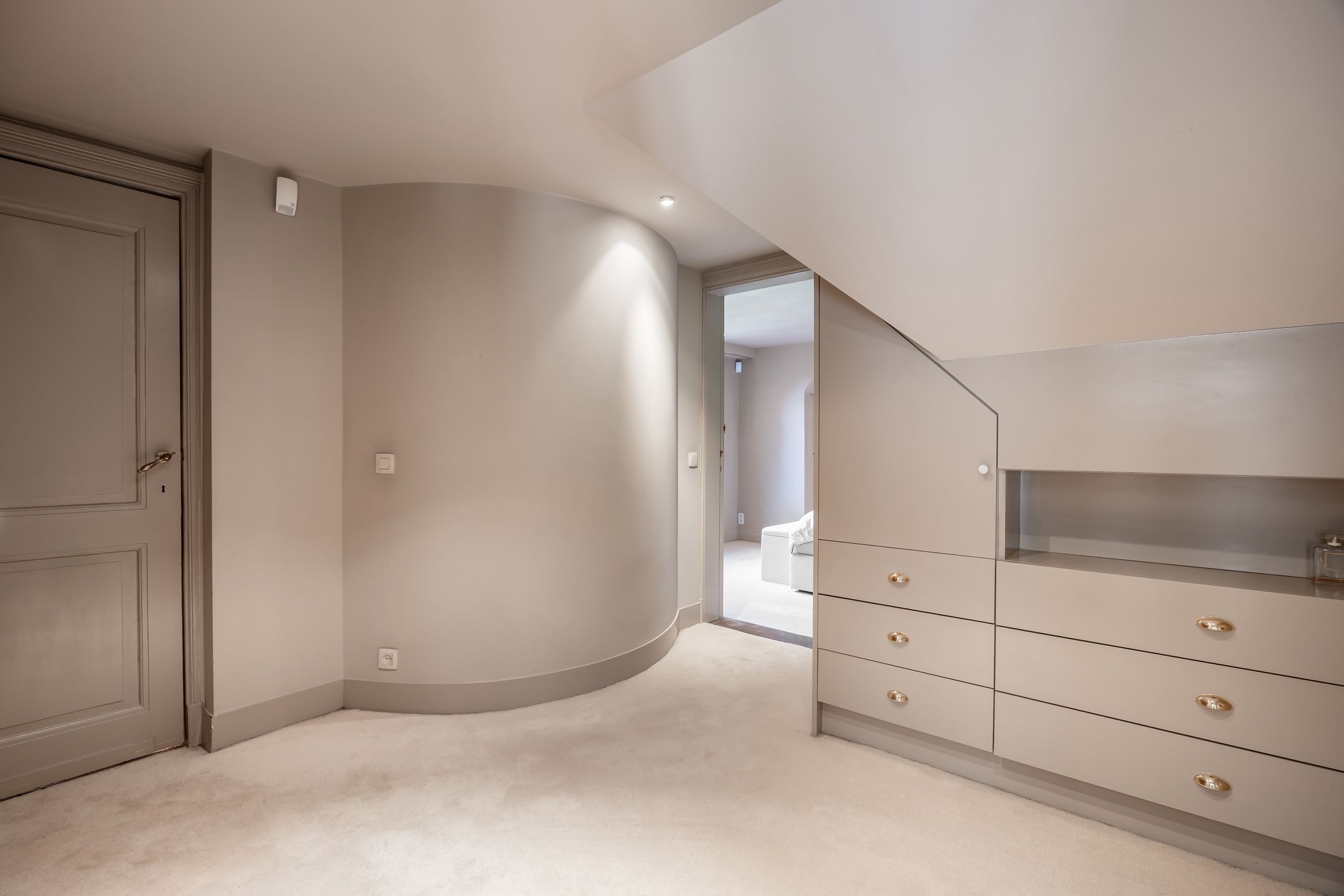 Karaktervolle villa op ca 1.780 m² met bijgebouw en garage foto 27