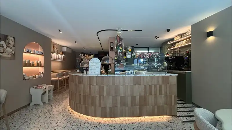 Overname instapklare ontbijt- lunchzaak in Sijsele Damme foto 5