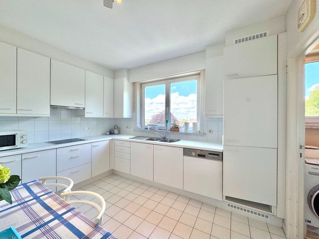 Residentieel erg ruim appartement met parkzicht en drie terrassen foto 10