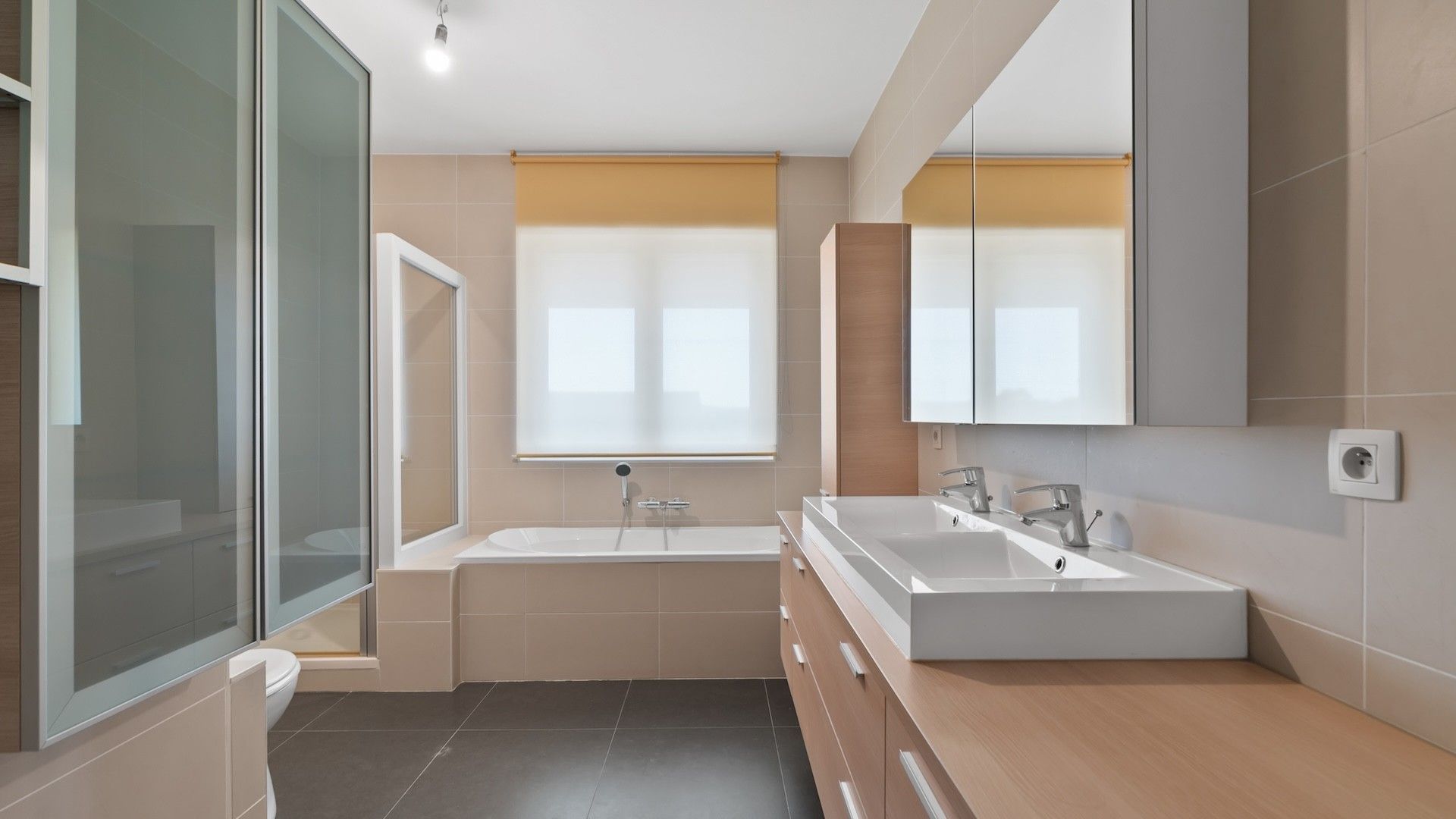 Duplex app. van 220m2 met 3 slpk's en 65m2 aan terrassen foto 16