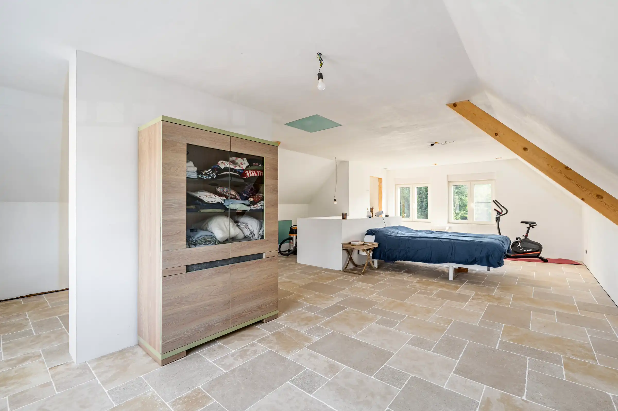 Vrijstaande woning met vernieuwd dak en veel potentieel foto 3