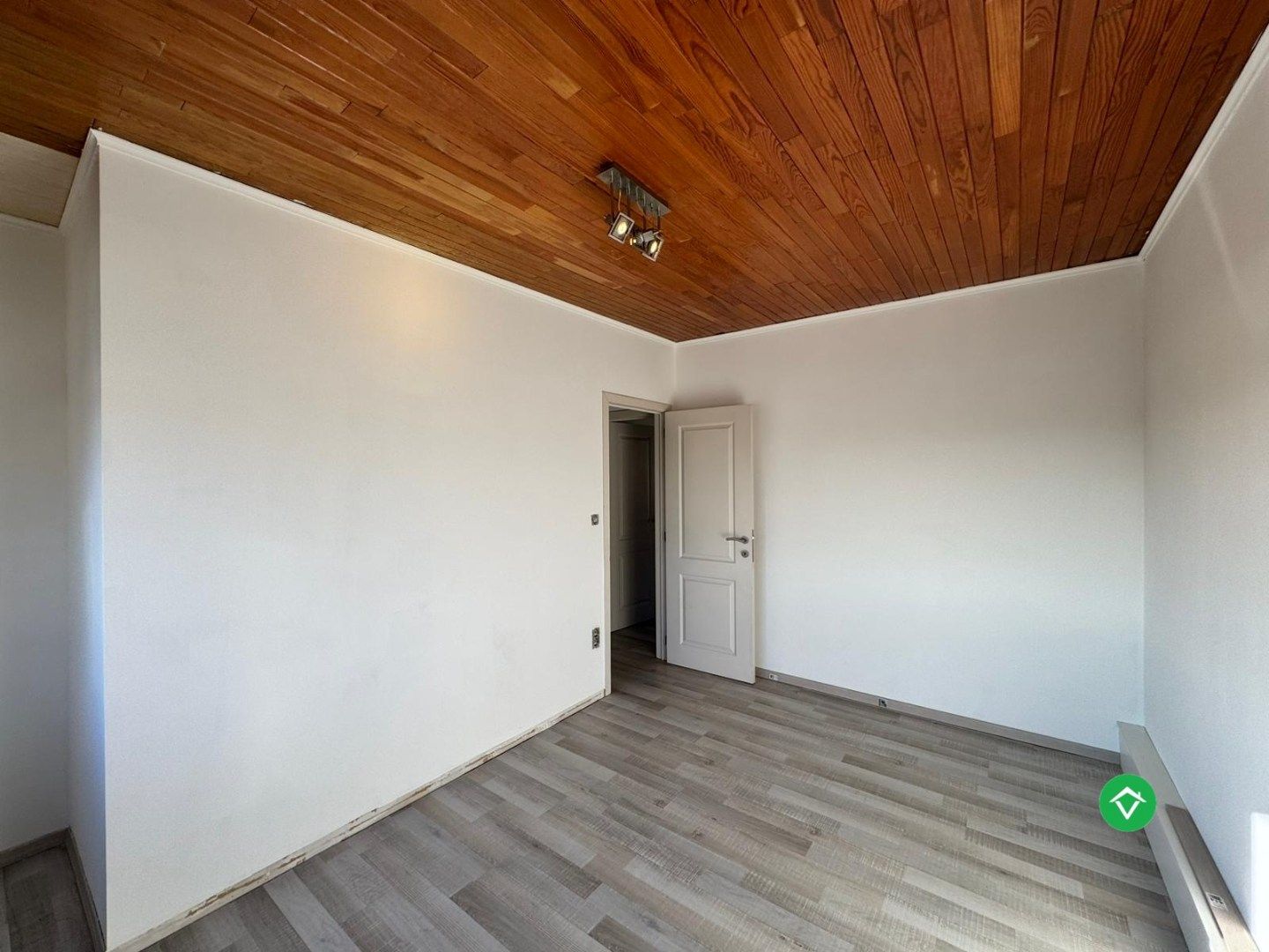 Woning met 2 slaapkamers en garage te Oostende  foto 13