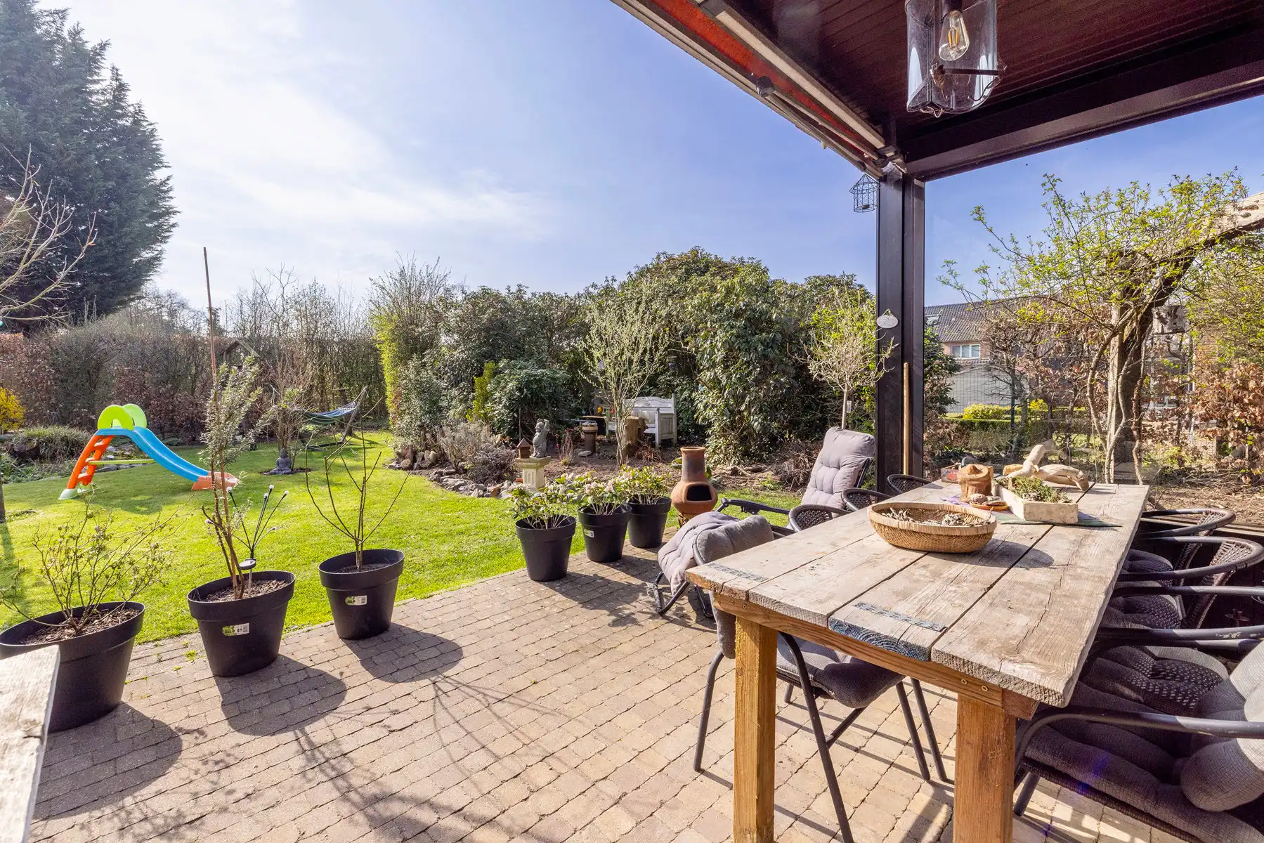 Laagbouwwoning met 2/3slpk, tuin en garage foto 2