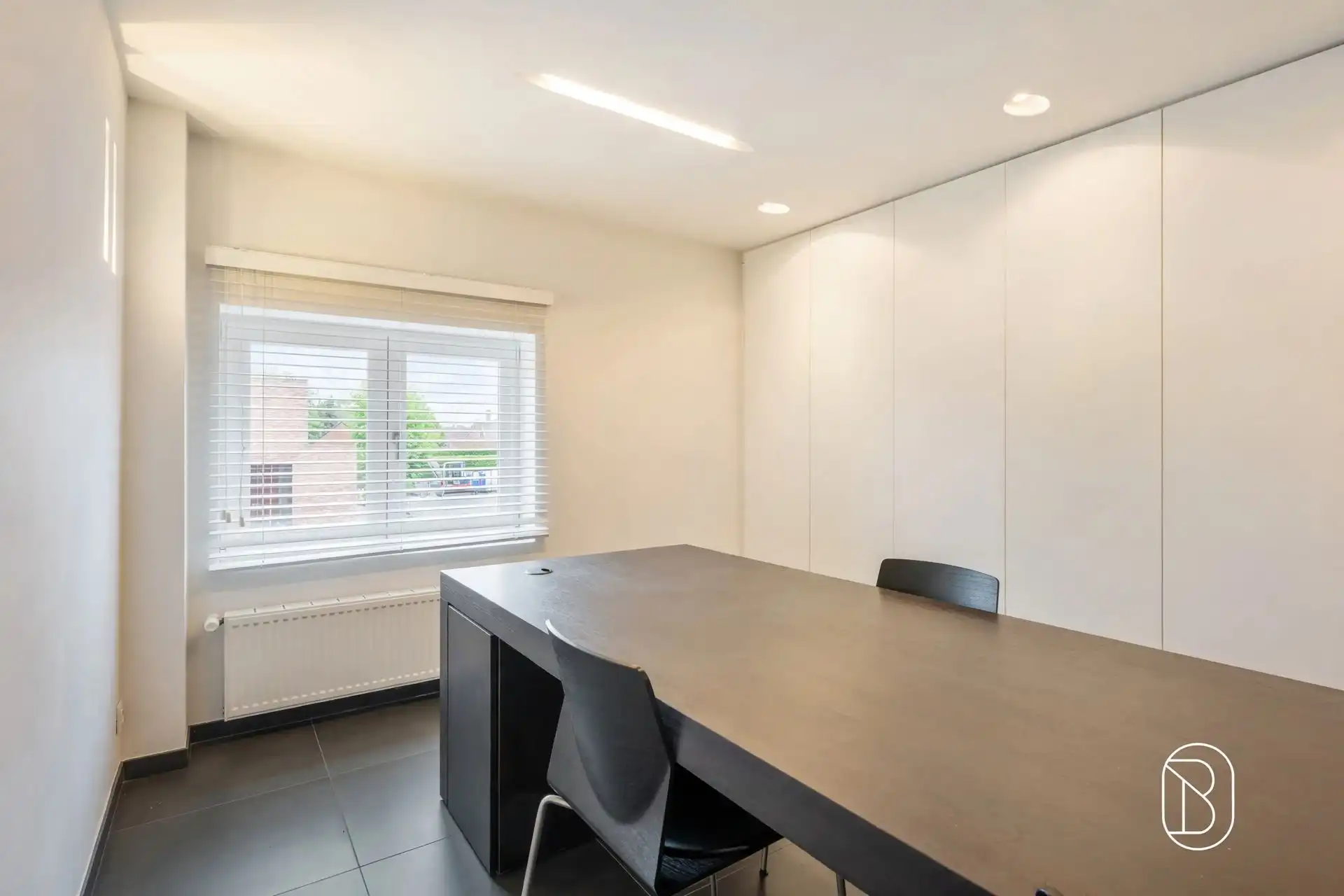 Commercieel gelegen kantoor/praktijk + woonst met atelier foto 26