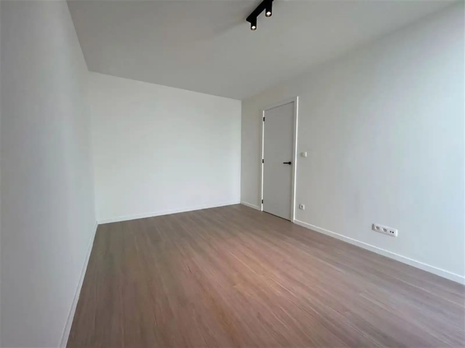 Appartement met 2 slaapkamers, terras en garage foto 8
