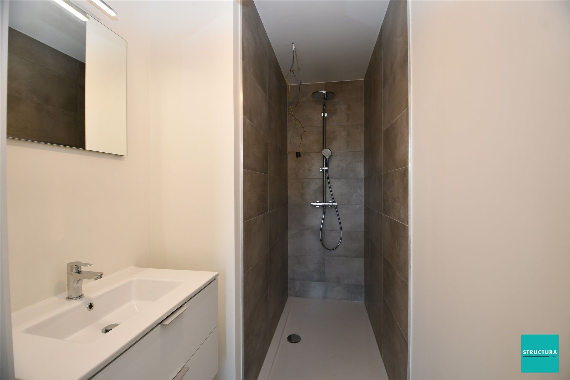 BEZOEKEN VOLZET - Appartement met twee slaapkamers, twee badkamers, terras, garage en kelder foto 8