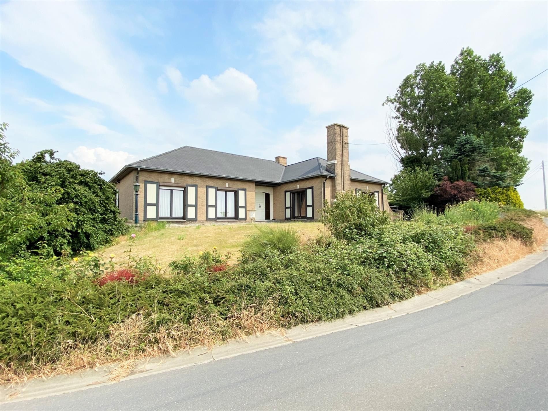 WONING MET PRACHTIG LANDELIJKE VERZICHTEN!!!! foto {{pictureIndex}}