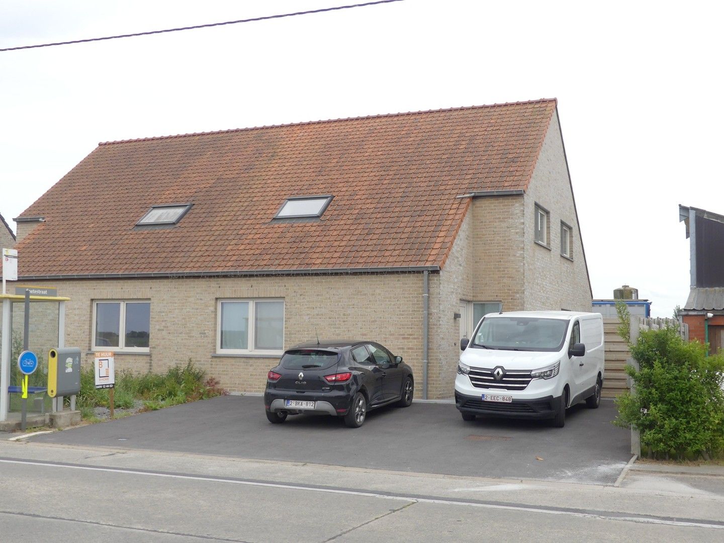 Recente nieuwbouw en lage energiewoning met tuin foto {{pictureIndex}}