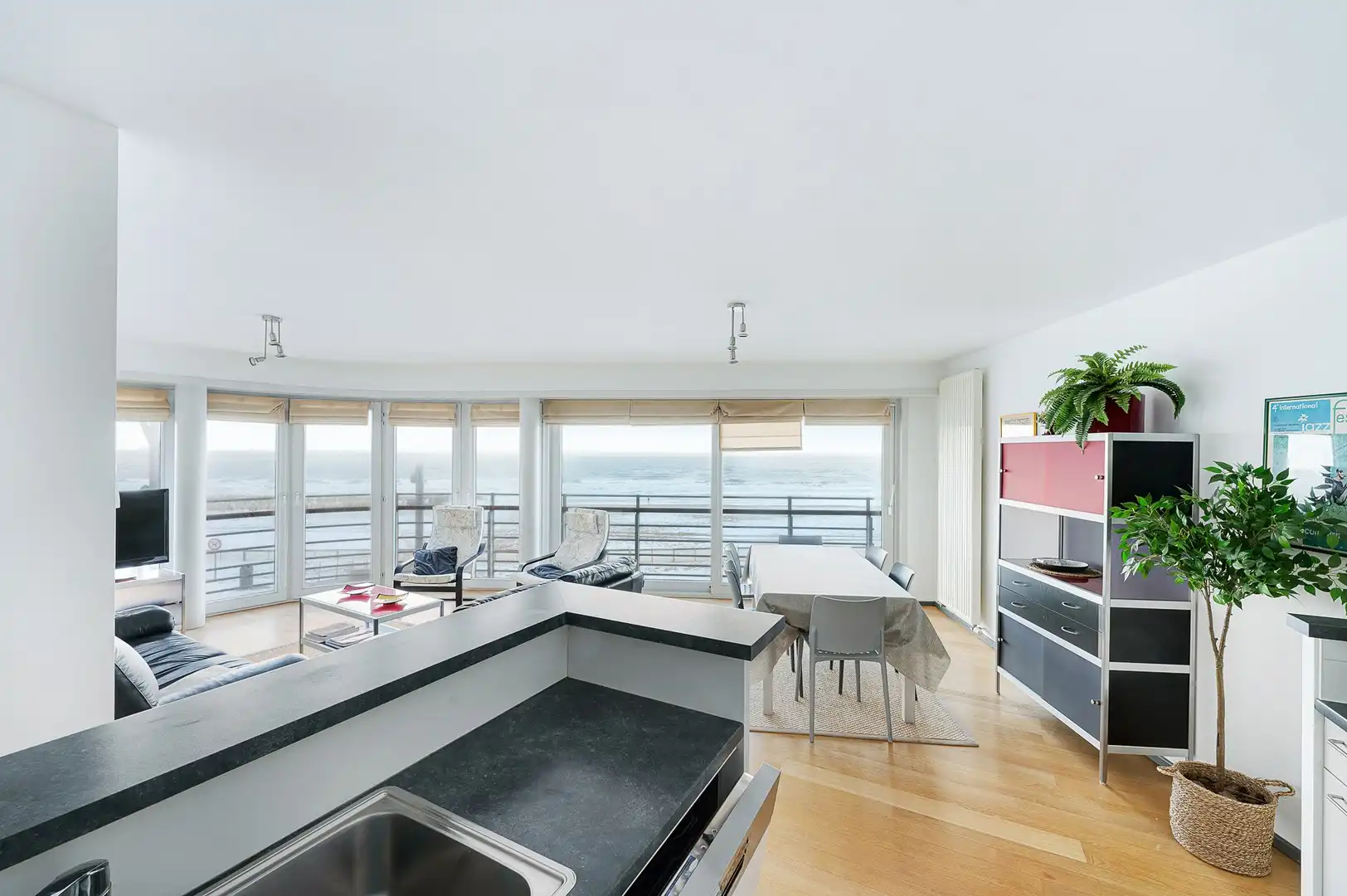 Hoekappartement op de Zeedijk met open zeezicht. foto 14