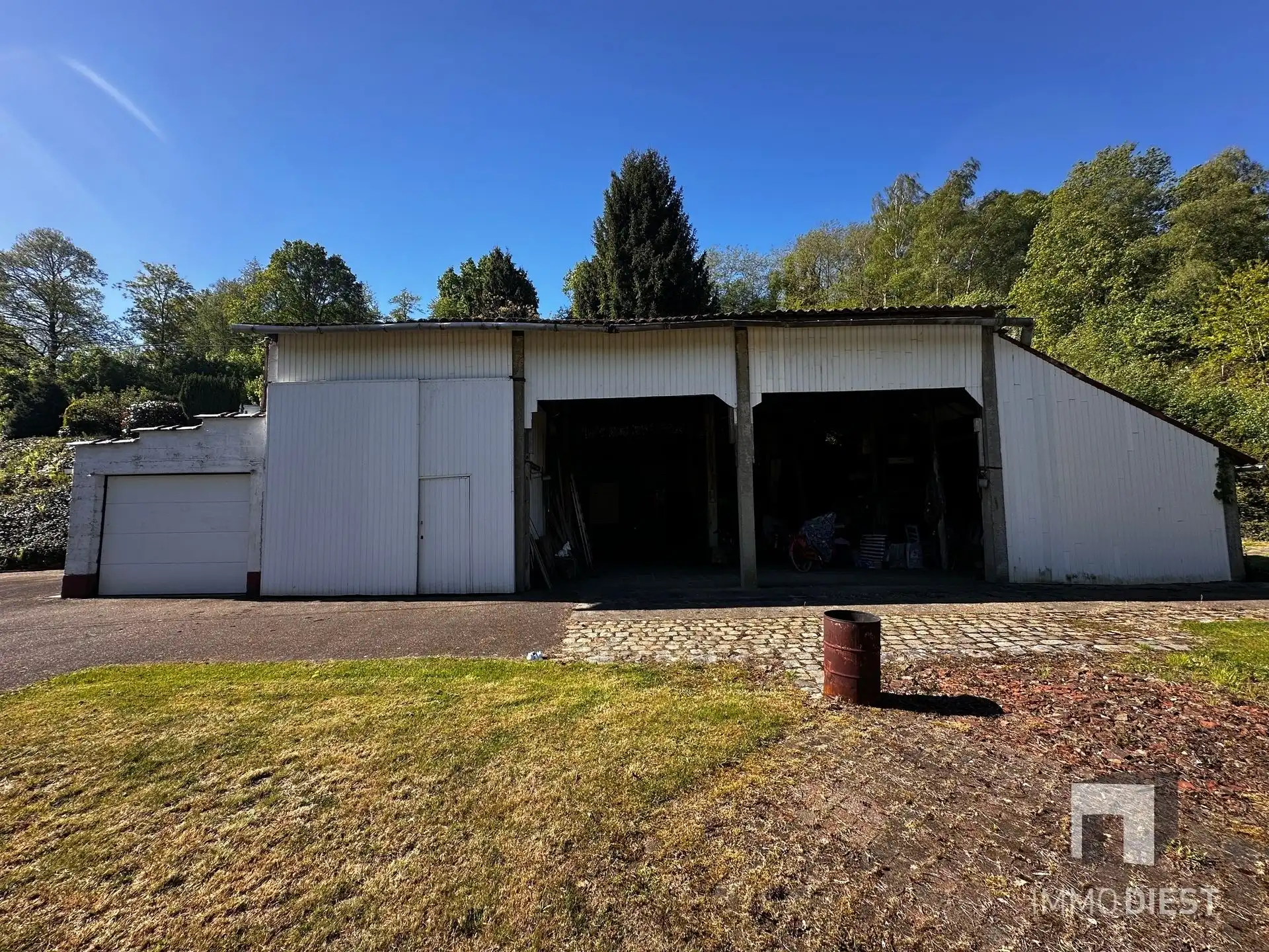 Woning met grote garage en stalling foto 39