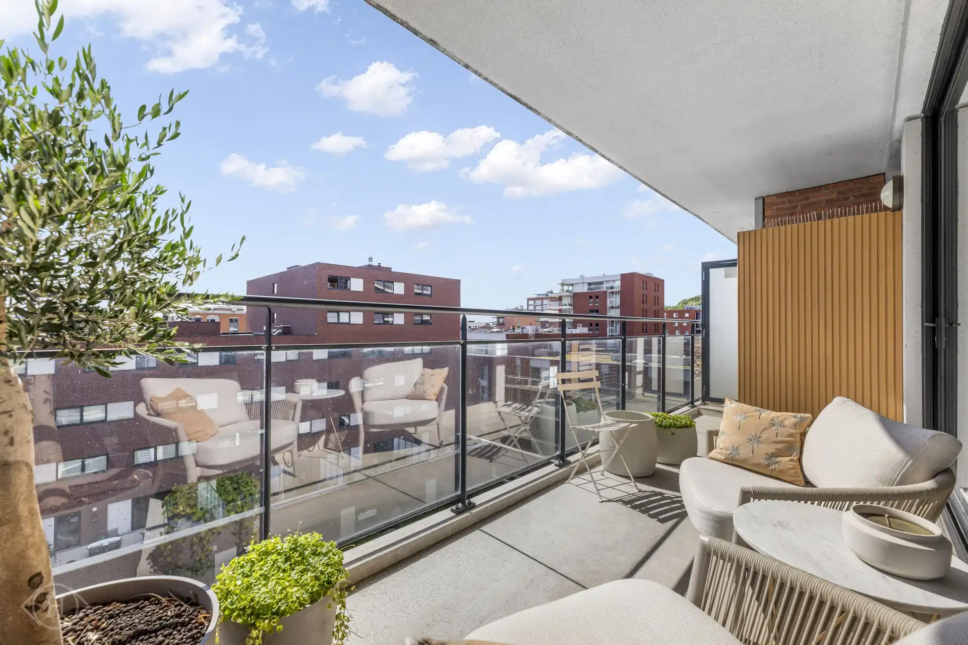Ruim appartement met 3 slaapkamers en staanplaats foto 3
