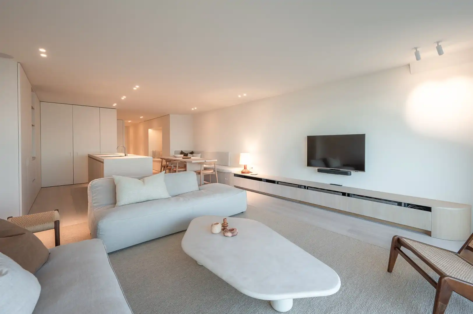 Magnifiek appartement op de wandeldijk in het Zoute, met adembenemend frontaal zeezicht. foto 6