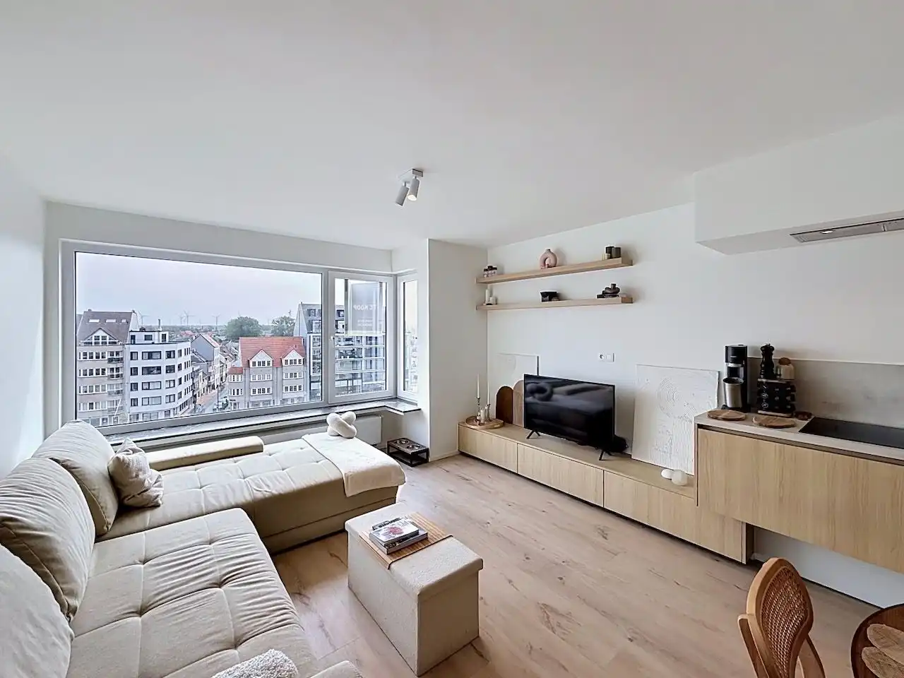 Compleet en smaakvol gerenoveerd één slaapkamer appartement met open zicht op de Graaf d'Ursellaan foto 7