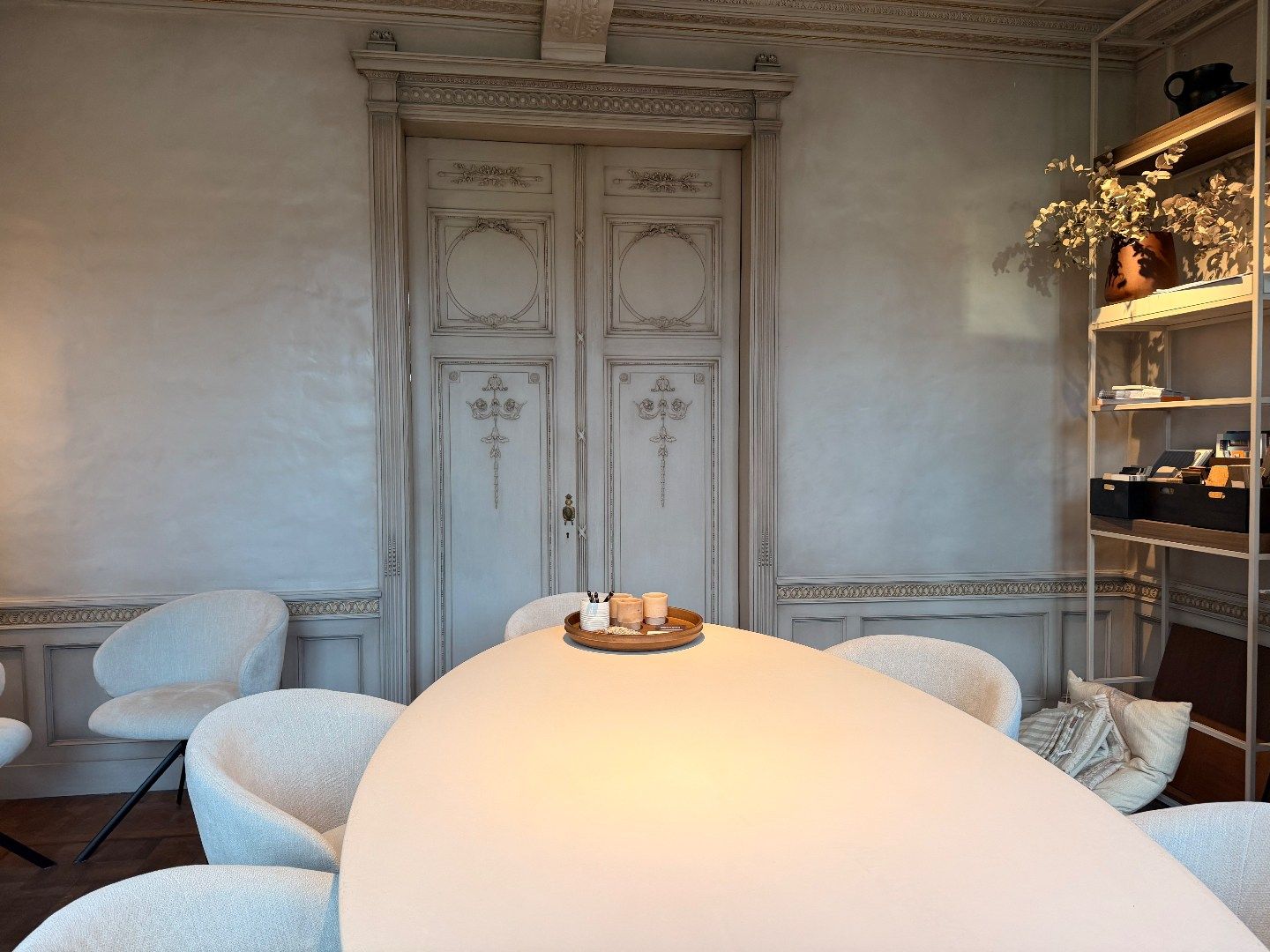 Praktische kantoorruimte te huur in een charmant gebouw op een toplocatie in Schilde! foto 4