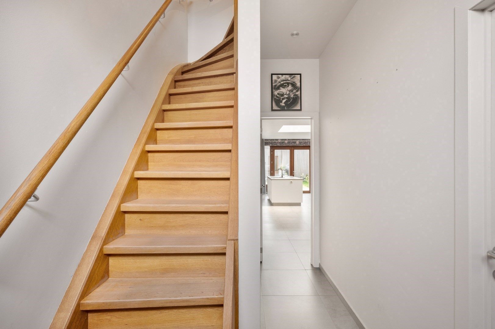 Kwalitatief gerenoveerde rijwoning met tuin, 3 slaapkamers en 2 badkamers op toplocatie in Menen foto 15