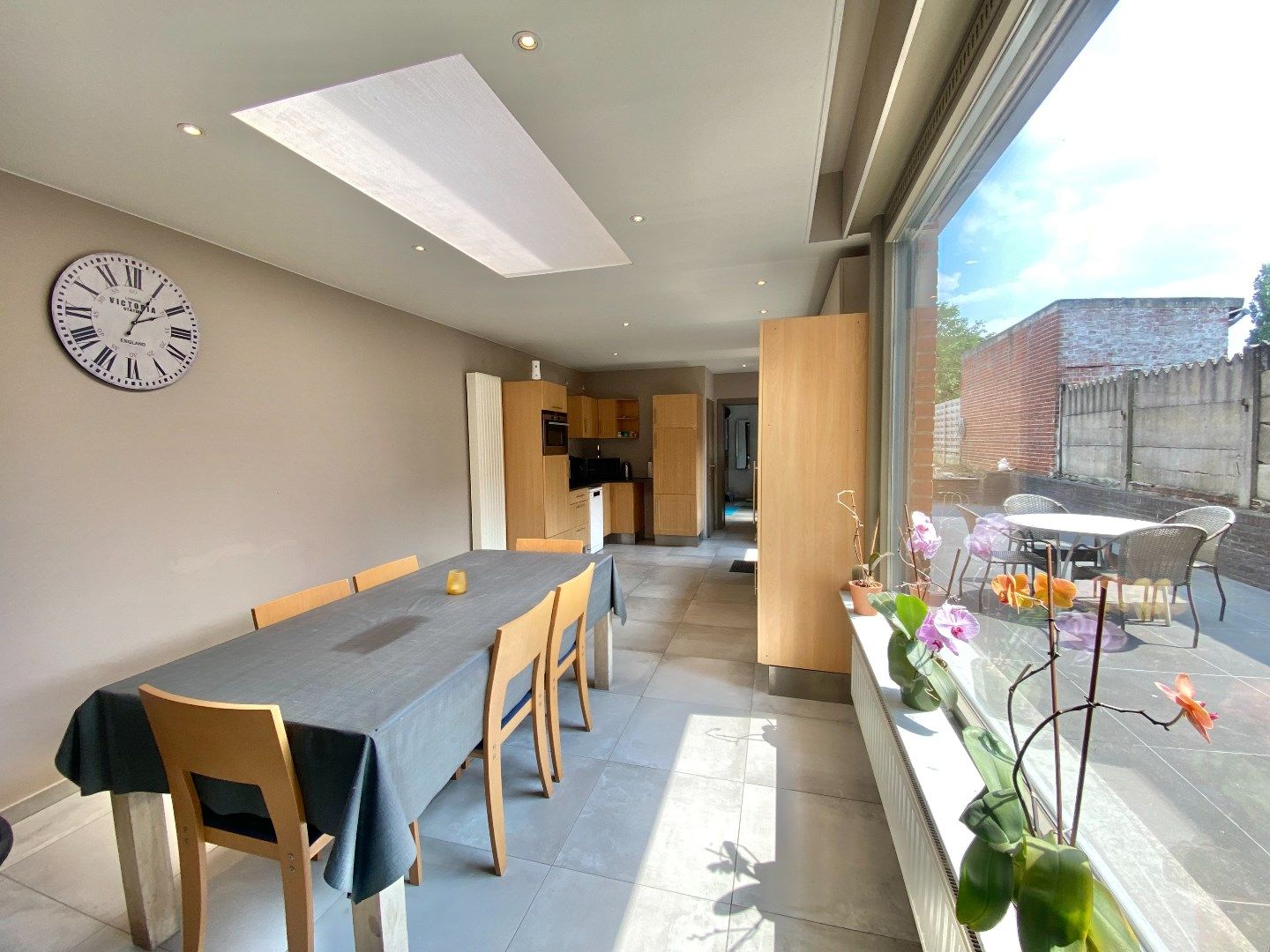 Ieper (Elverdinge), ruime rijwoning met zonnige tuin. foto 12