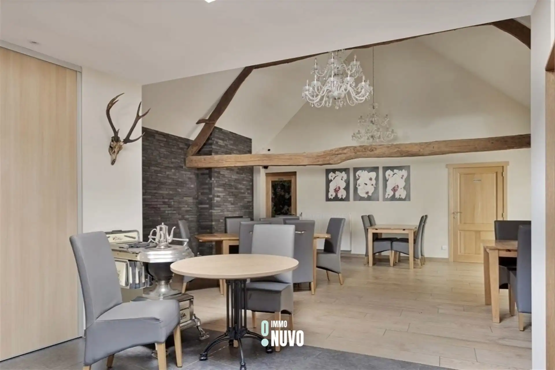 Polyvalent handelspand met woning op topligging  foto {{pictureIndex}}