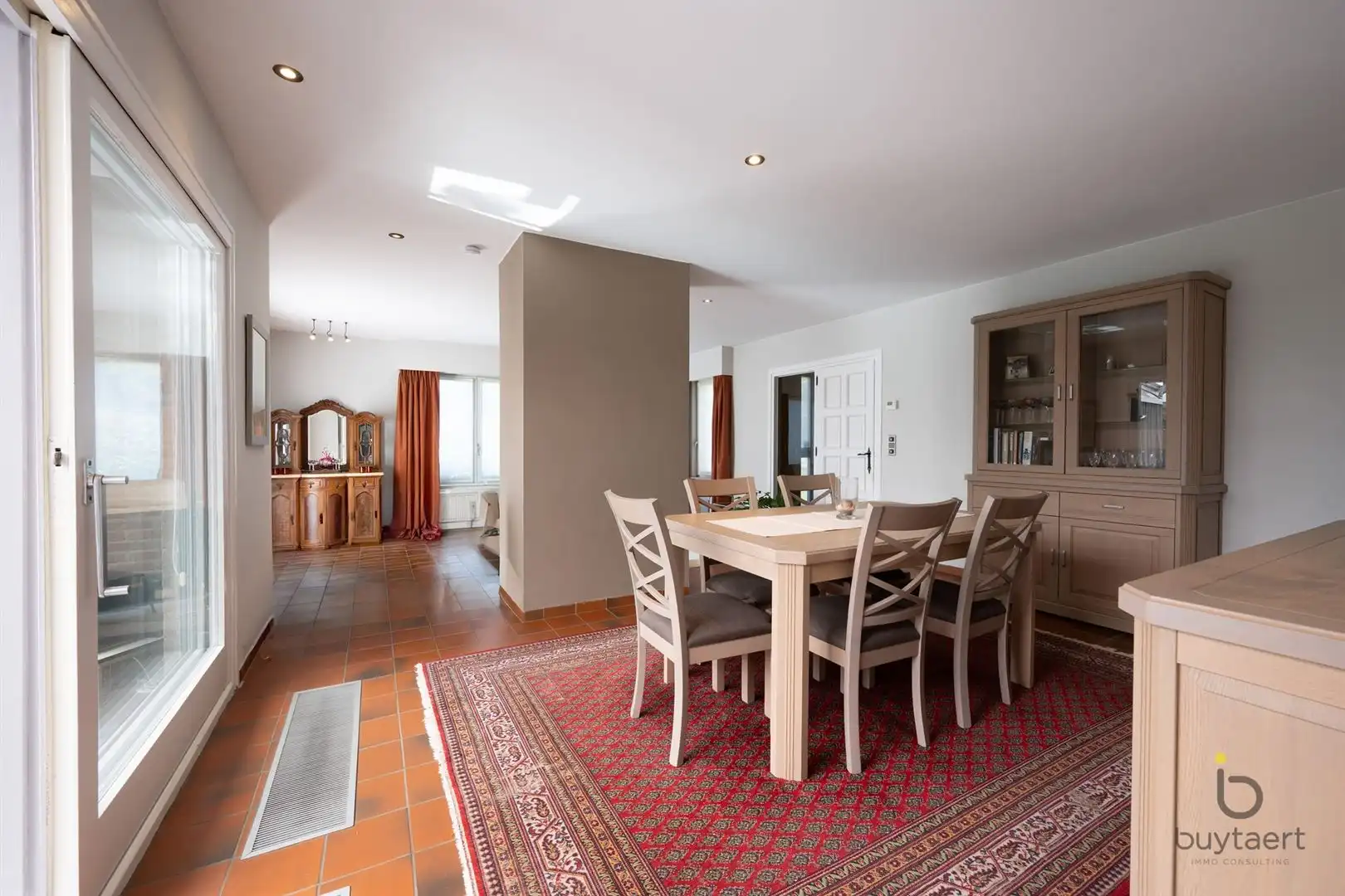 Aangenaam GELIJKVLOERS landhuis in een fijne en groene omgeving! foto 11