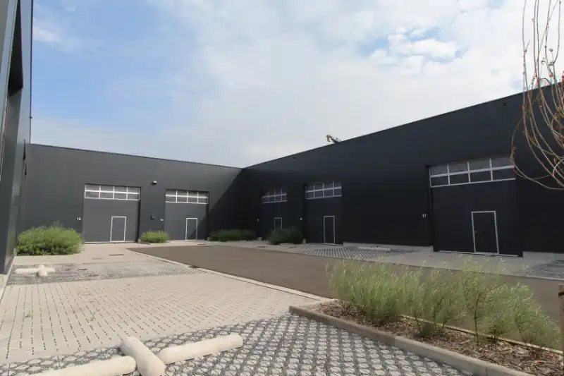 Nieuwbouwloods in Roeselare foto {{pictureIndex}}