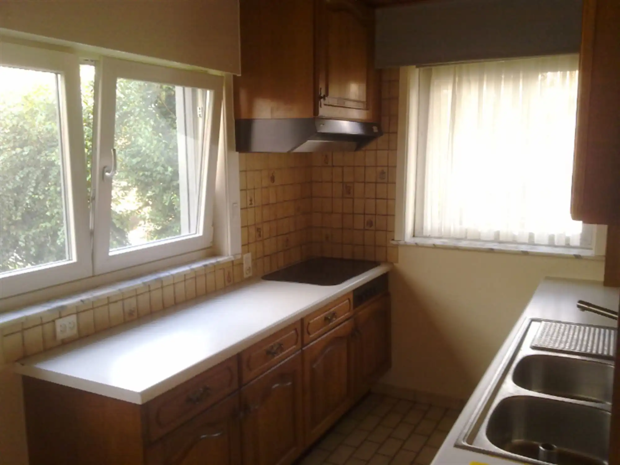 Woonhuis met tuin en garage foto 4