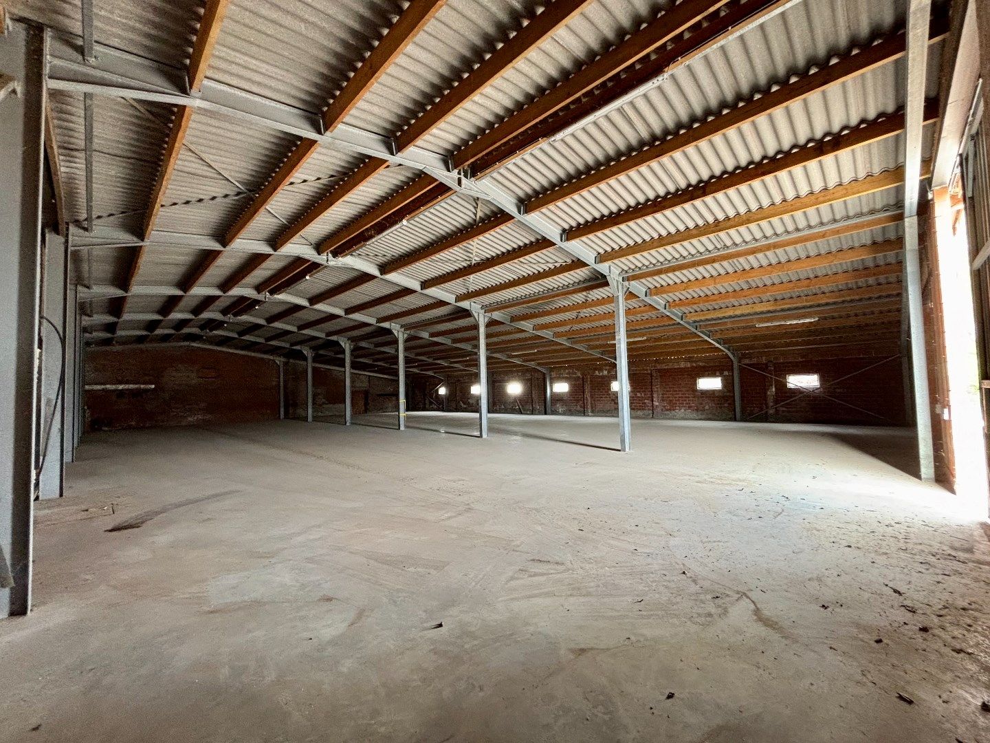 OPSLAGRUIMTE VAN 635 M² IN IEPER foto 3