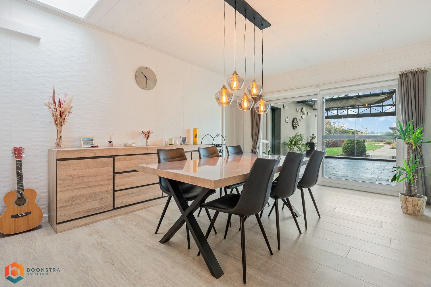 Ruime gerenoveerde woning met 4 slpkrs en prachtige orangerie foto 11