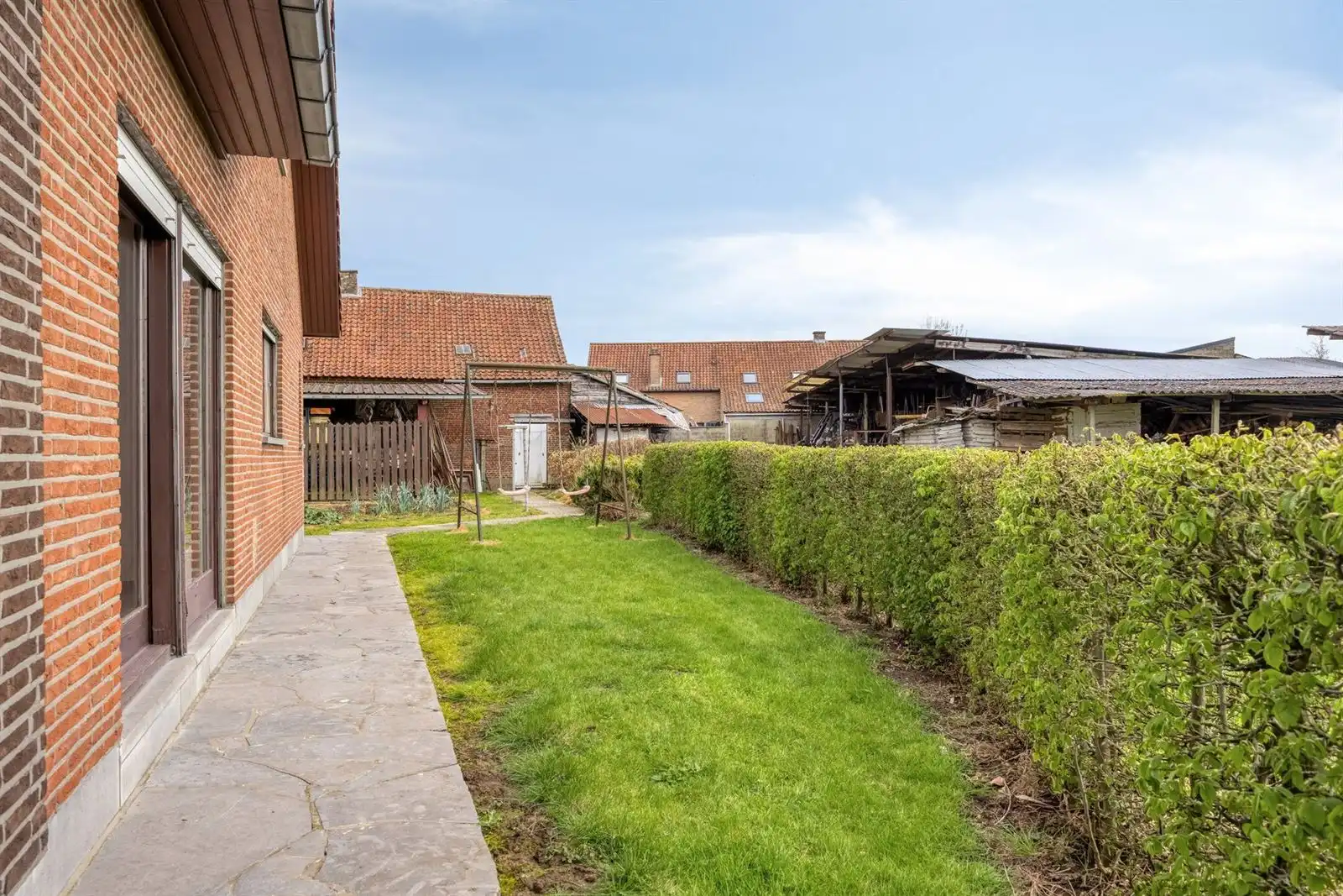 Alleenstaande woning met schuur en omliggende weiden  foto 16