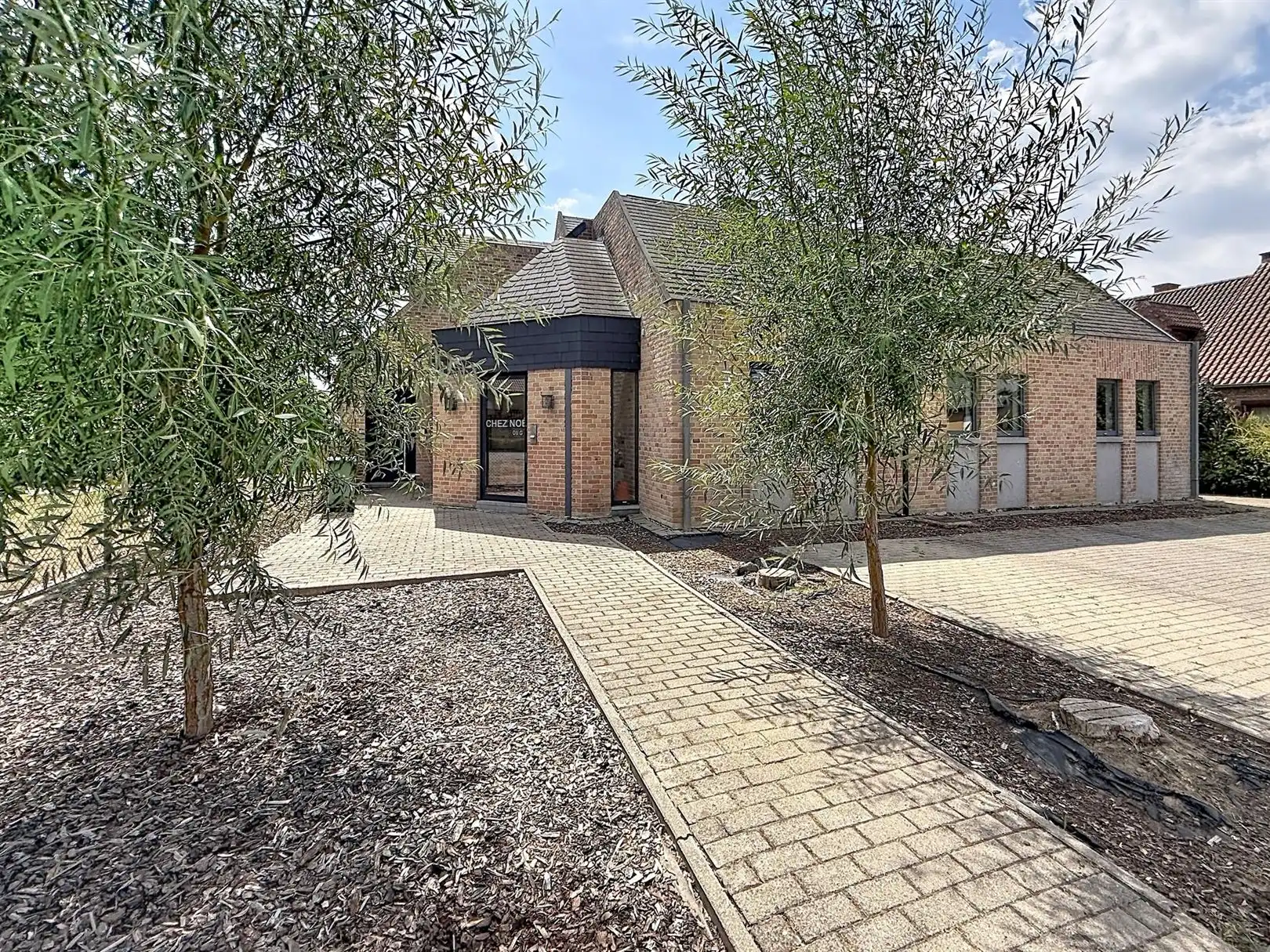 Huis met praktijkruimte, 4 slpks,  2 bdks, 10a 34ca foto 3