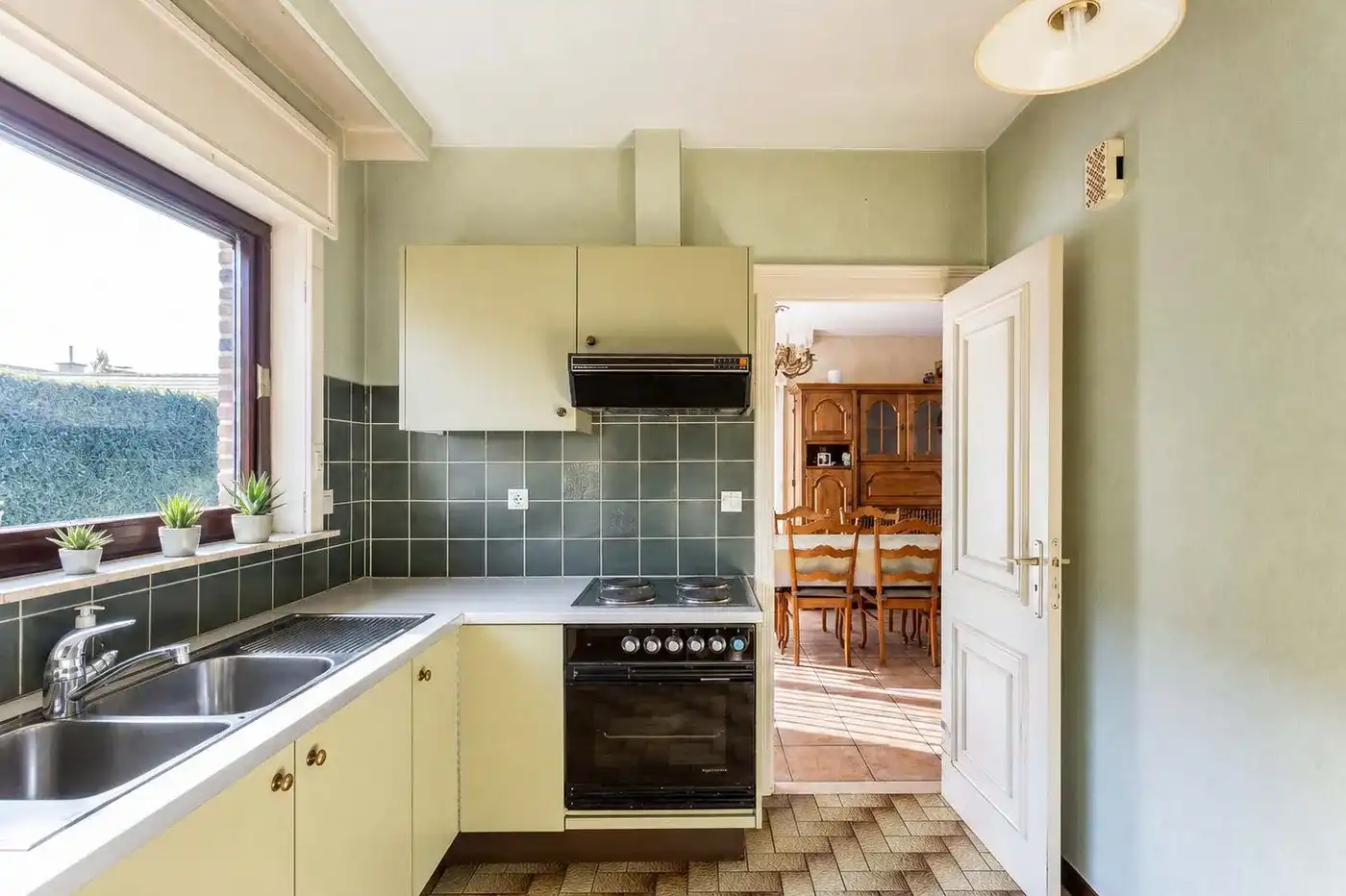 Woning gelegen in een rustige wijk te Harelbeke foto 9