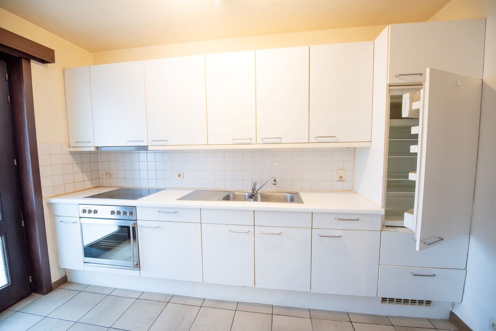 Ruim gelijkvloers appartement met garage te huur in Dentergem  foto 2