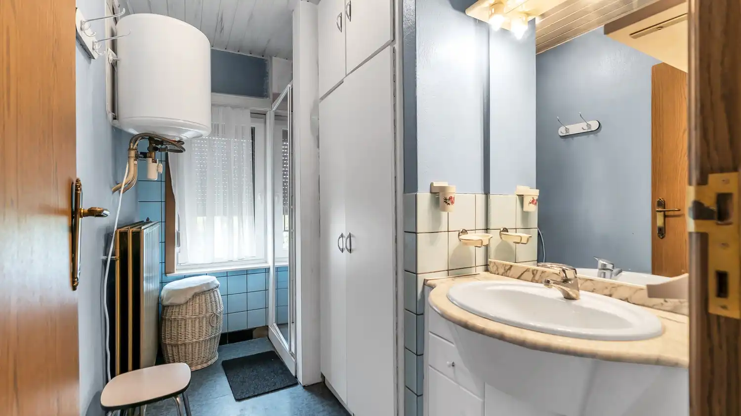 Charmante open bebouwing met veranda, garage en ruime tuin op 860 m² foto 12