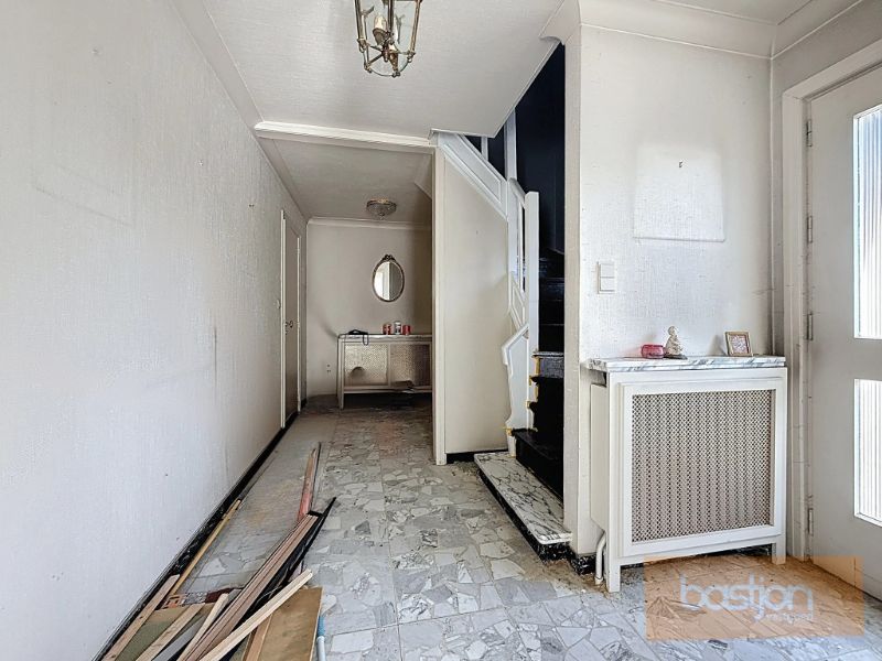 Halfopen Bebouwing in Rustige Buurt van Heule foto 2