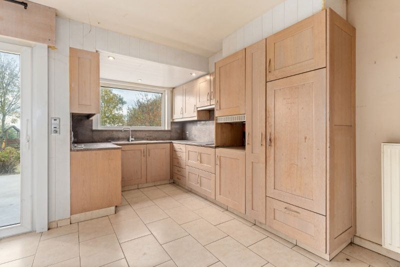 Te koop  in Moorslede op (4  km van Roeselare )alleenstaande villa op +/- 1600m², prachtig vergezichten, kijkmoment zaterdag 15 november van 10.30 tot 11.30 foto 9