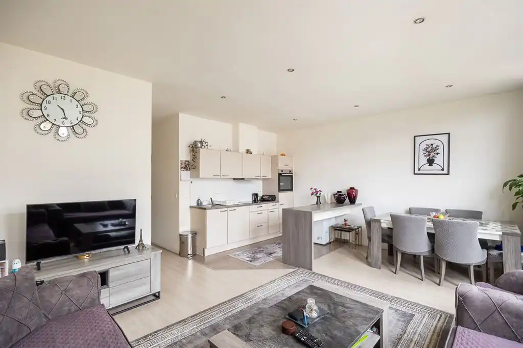 Instapklaar appartement met 2 buitenruimtes foto 2